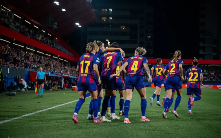 Hráčky Barcelony oslavují jeden z gólů do sítě Bayernu.