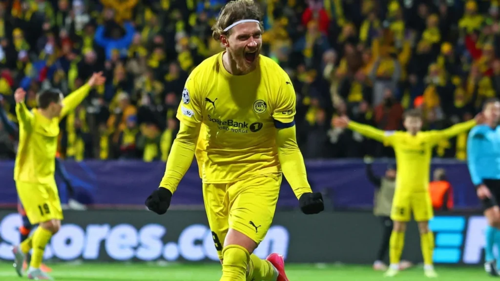 Kasper Hogh slavící gól.